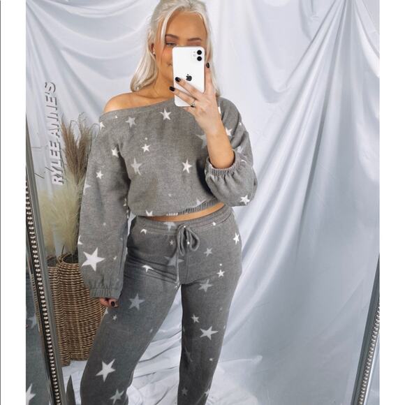Long sleeve off the shoulder Cropped top high waisted sweatpants Star Lounge Set - Picture 1 of 14